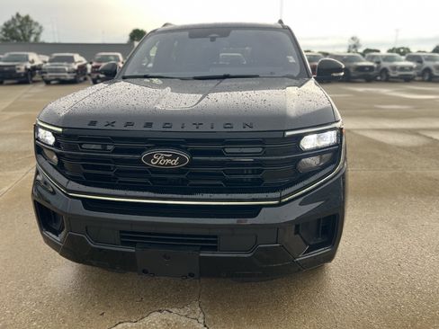 Used 2025 Ford Expedition Max Platinum w/ Stealth Appearance Package AWD/4WD image 12
