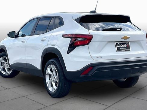 Used 2024 Chevrolet Trax LS w/ LS Convenience Package FWD image 11