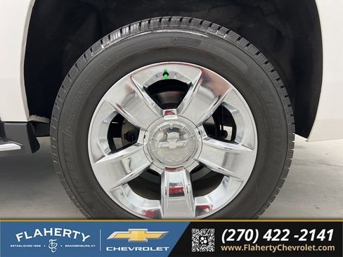 Used 2018 Chevrolet Suburban Premier AWD/4WD image 18