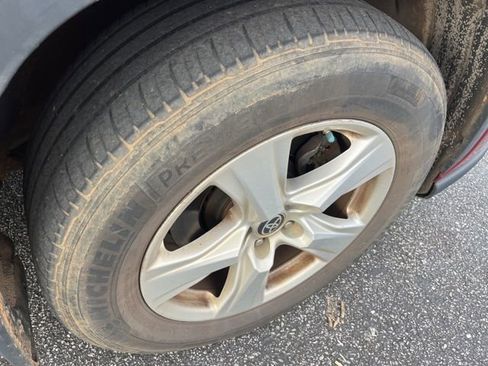 Used 2021 Toyota Highlander LE image 17