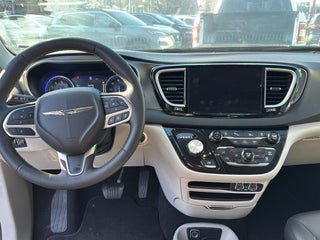 Used 2024 Chrysler Pacifica Touring-L FWD image 14