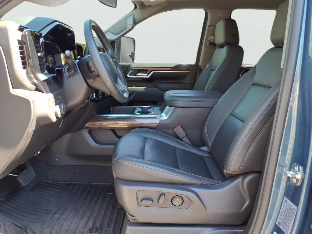Used 2026 Chevrolet Silverado 2500 LT w/ Trail Boss Package AWD/4WD image 16
