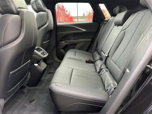 Used 2025 Cadillac Lyriq Sport image 15