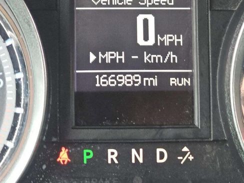 Used 2014 Chrysler Town & Country Touring image 9