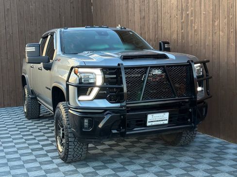 Used 2024 Chevrolet Silverado 2500 ZR2 image 13