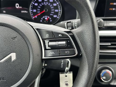 Used 2024 Kia Forte LXS image 9