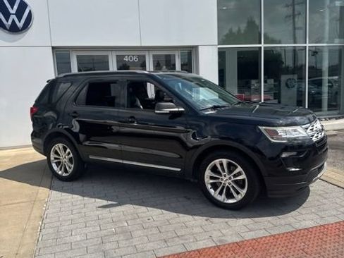 Used 2019 Ford Explorer XLT w/ Equipment Group 202A FWD image 3