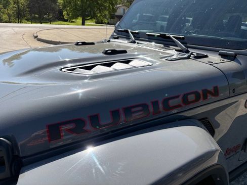 Used 2021 Jeep Gladiator Rubicon w/ Cold Weather Group AWD/4WD image 8