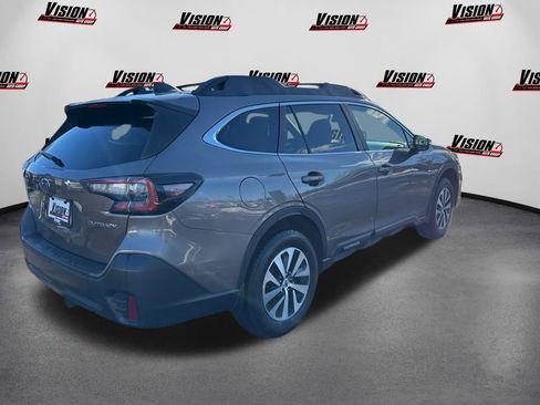 Used 2021 Subaru Outback Premium image 5