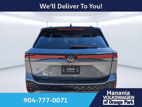 New 2026 Volkswagen Tiguan SE R-Line FWD image 4