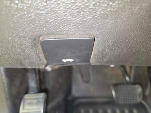Used 2022 Chevrolet Colorado LT w/ Fleet Safety Package RWD image 18