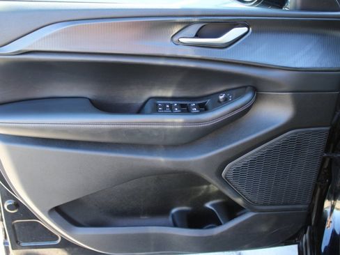 Used 2023 Jeep Grand Cherokee L Laredo image 9