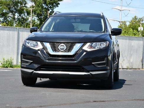Used 2018 Nissan Rogue SV FWD image 2