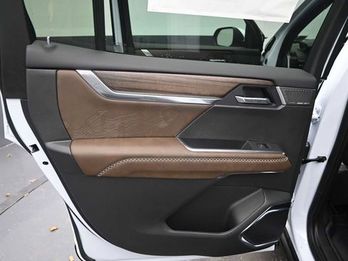 New 2026 GMC Acadia Denali Ultimate w/ LPO, Floor Liner Package image 16