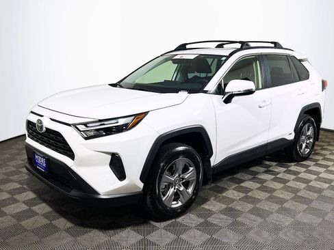 Certified 2025 Toyota RAV4 XLE w/ Convenience Package AWD/4WD image 4