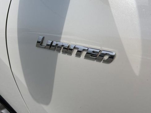 Used 2013 Toyota Highlander Limited AWD/4WD image 12