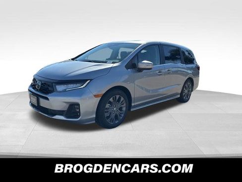 New 2026 Honda Odyssey Touring image 7