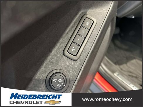 Used 2023 Chevrolet Equinox Premier AWD/4WD image 30