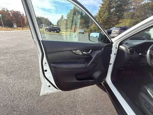 Used 2017 Nissan Rogue SL w/ SL Premium Package image 13