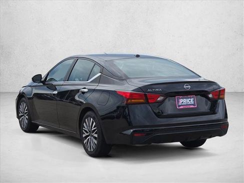 Used 2025 Nissan Altima 2.5 SV FWD image 8