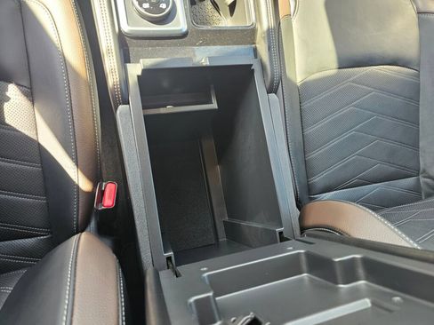 Used 2025 Nissan Pathfinder Platinum AWD/4WD image 24