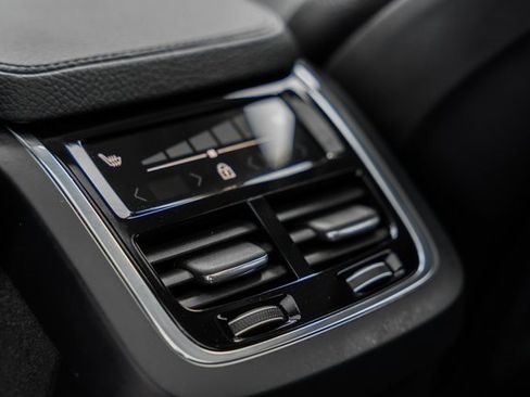 Used 2022 Volvo XC90 T6 Momentum w/ Advanced Package image 33