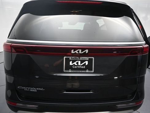 Used 2022 Kia Carnival LX FWD image 9