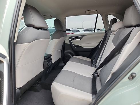 Used 2022 Toyota RAV4 XLE FWD image 12