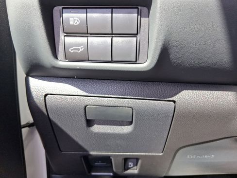 Used 2025 Toyota Highlander XLE AWD/4WD image 25