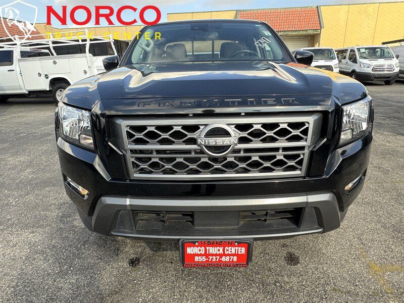 Used 2022 Nissan Frontier SV RWD image 3