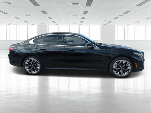 New 2026 BMW 530i w/ Premium Package image 3