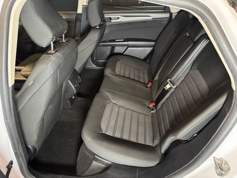 Used 2020 Ford Fusion SE FWD image 21
