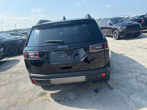 Used 2026 Jeep Cherokee Laredo AWD/4WD image 7