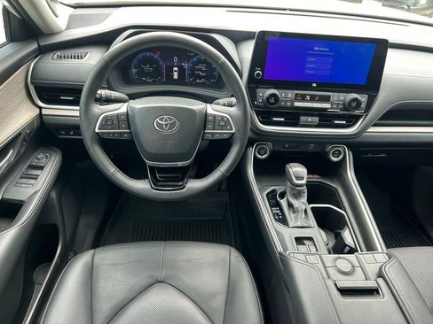 Used 2024 Toyota Grand Highlander Limited image 18