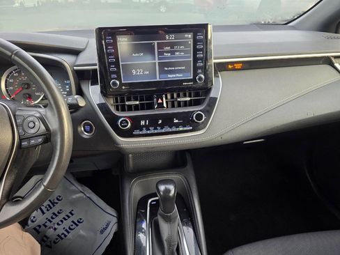 Used 2021 Toyota Corolla Hatchback image 6