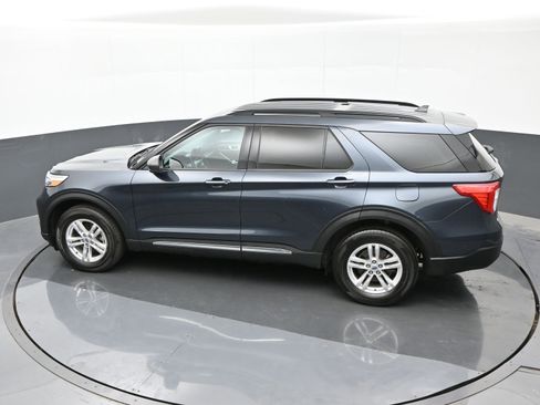 Used 2022 Ford Explorer XLT image 34