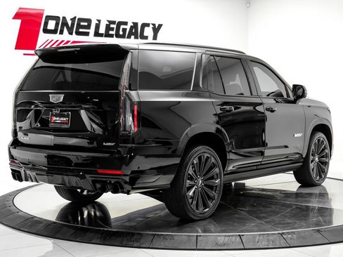 Used 2025 Cadillac Escalade V AWD/4WD image 10
