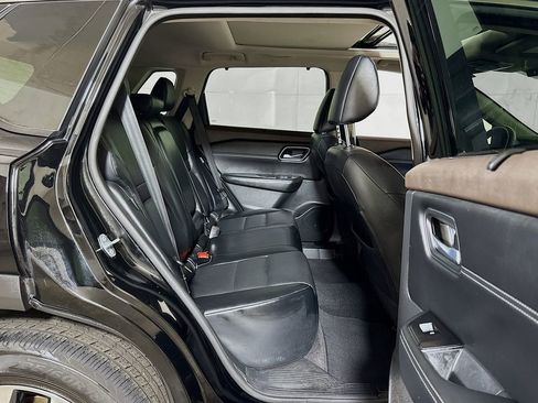 Used 2021 Nissan Rogue SV w/ Premium Package FWD image 24