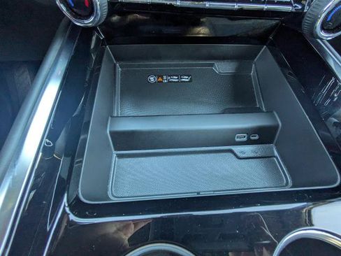 Certified 2025 Chevrolet Suburban Z71 AWD/4WD image 25
