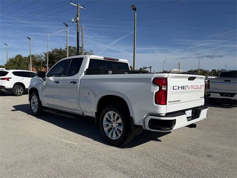 Used 2020 Chevrolet Silverado 1500 Custom w/ Custom Value Package image 5