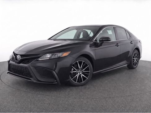 Used 2024 Toyota Camry SE w/ Cold Weather Package AWD/4WD image 1