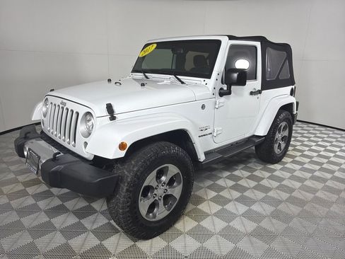 Used 2017 Jeep Wrangler Sahara w/ Dual Top Group AWD/4WD image 9