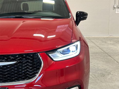 New 2026 Chrysler Pacifica Select image 10