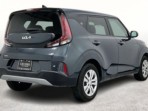 Used 2025 Kia Soul LX image 2