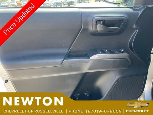 Used 2018 Toyota Tacoma TRD Off-Road w/ Technology Package RWD image 8