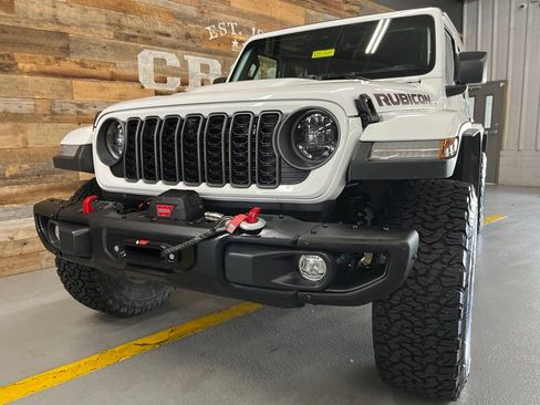 Used 2025 Jeep Wrangler Unlimited Rubicon AWD/4WD image 12