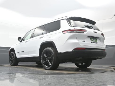 Used 2023 Jeep Grand Cherokee L Laredo AWD/4WD image 31
