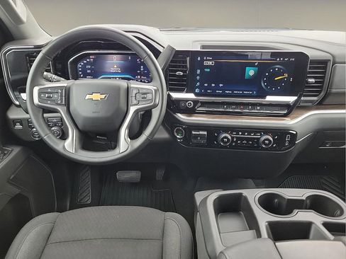 Used 2025 Chevrolet Silverado 2500 LT w/ Convenience Package AWD/4WD image 10