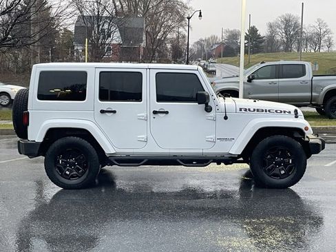 Used 2016 Jeep Wrangler Unlimited Rubicon w/ Dual Top Group image 15