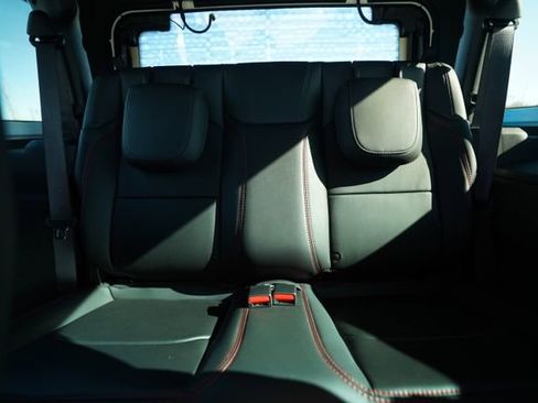 Used 2025 Jeep Wrangler Rubicon image 25